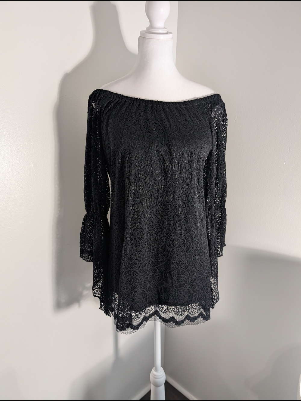 New Directions Black Off-Shoulder Lace Tunic Top Small Gypsy Bell Sleeve Small